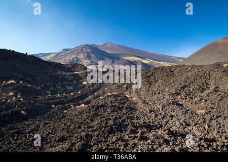 Lavafeld von vulkanischen Ausbruch des Ätna ein aktiver stratovulkan an der Ostküste in Taormina, Sizilien, Italien Stockfoto