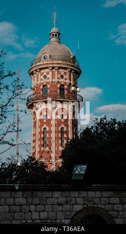 Wasserturm Torre Dos Rius auf dem Hügel Tibidabo, Barcelona, Katalonien, Spanien. Stockfoto