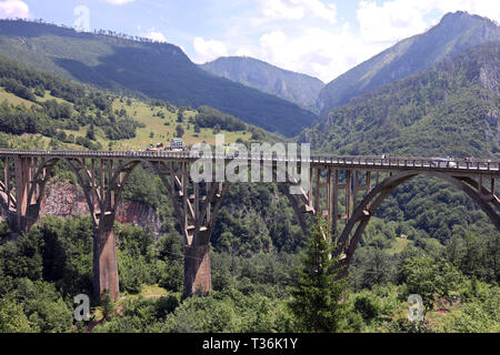 Djurdjevic Brücke Fluss Tara Canyon Landschaft Stockfoto