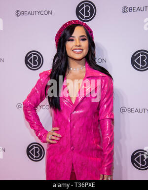 Manhattan, New York City, Javits Center - April 6, 2019: Beautycon NYC 2019: Rebbeca Marie Gomez alias Becky G-amerikanischen Sänger und Songwriter Stockfoto