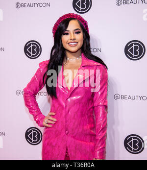 Manhattan, New York City, Javits Center - April 6, 2019: Beautycon NYC 2019: Rebbeca Marie Gomez alias Becky G-amerikanischen Sänger und Songwriter Stockfoto