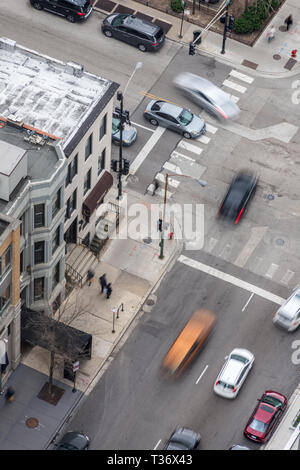 Luftaufnahme von Straße Ecke mit Verkehr Stockfoto