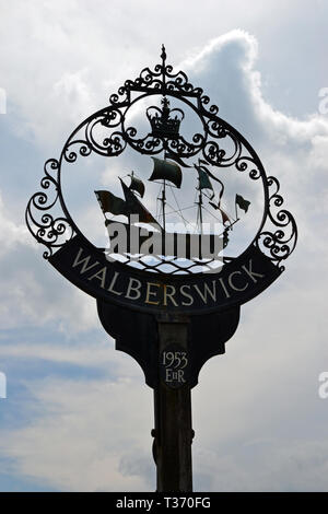 Walberswick Zeichen auf dem Dorfplatz, in der Nähe von Walberswick, Southwold, Suffolk, Großbritannien Stockfoto