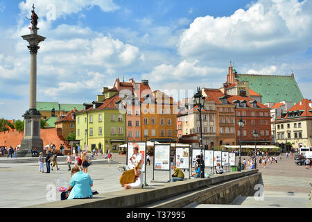 Schöne Stadtbild in der Altstadt, Stare Miasto Warschau, die Hauptstadt Polens, mit gepflasterten Gassen und mittelalterlichen Gebäuden. Stockfoto