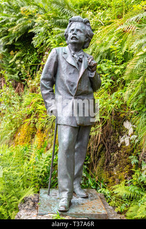 Bergen, Norwegen - Jule, 2016: Edvard Grieg s lebensgroße Statue oben auf den Weg zu seinem Komponieren Kabine auf Troldhaugen, Bergen, Norwegen. Stockfoto