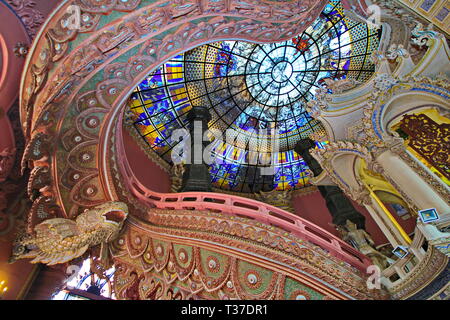 Samut Prakan, Thailand, Feb 11,2018, Foto die Kunst des Buddha Bild in Halle innerhalb von drei - vorangegangen Elefant Gebäude am Erawan Museum Stockfoto