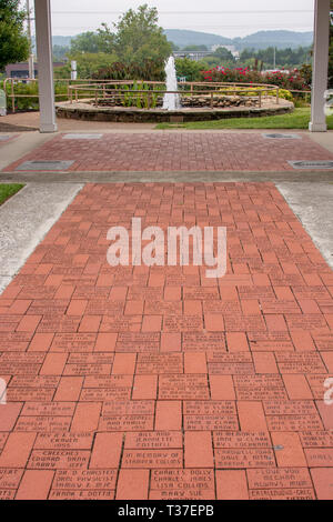 Die Geschäfte in der Jackson Square haben viele Zwecke über die Jahrzehnte serviert, aber Sie zahlen immer Tribut an die geheime Stadt Erbe von WW 2. Stockfoto