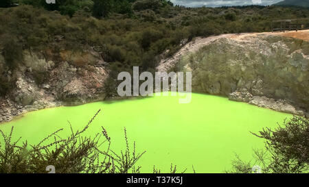 Ein Schuß von Devil's Badewanne pool Rotorua in Neuseeland Stockfoto