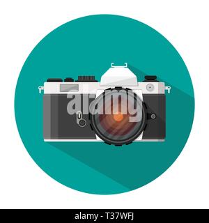 Retro Foto Kamera Symbol mit langen Schatten. Vector Illustration in Flat Style isoliert auf weißem Stock Vektor
