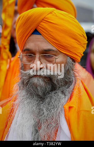 Glasgow, UK. 07 Apr, 2019. Tausende von der Schottischen Sikh Gemeinschaft in Glasgow um die jährliche Festival der VAISAKHI, die jedes Jahr abgehalten, ist der Beginn der Sikh Sommer zu feiern und durch das Herz von Glasgow ist gekennzeichnet durch eine Prozession zu feiern. Vaisakhi wird jedes Jahr gefeiert wurde auch die Einrichtung des Sikh Nation 1699 gedenken und als Erinnerung für alle Sikhs, die Menschenrechte zu wahren, fördern die Gleichstellung, übe Mitgefühl und selbstlosen Dienst in Ihrem täglichen Leben Credit: Findlay/Alamy Leben Nachrichten implementieren Stockfoto