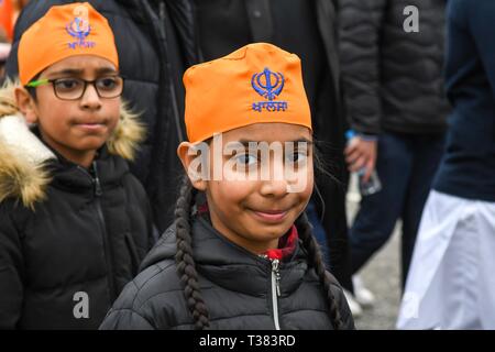 Glasgow, UK. 07 Apr, 2019. Sikhs in Glasgow feiert das Festival der Vaisakhi (oder Baisakhi) mit einem bunten Nagar Kirtan parade Verarbeitung rund um die Stadt vier oder Sikh Sikh Tempel. Credit: Kay Roxby/Alamy leben Nachrichten Stockfoto