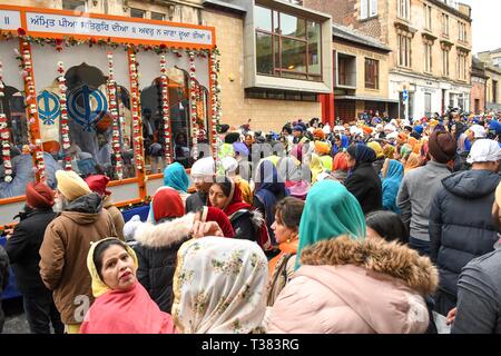 Glasgow, UK. 07 Apr, 2019. Sikhs in Glasgow feiert das Festival der Vaisakhi (oder Baisakhi) mit einem bunten Nagar Kirtan parade Verarbeitung rund um die Stadt vier oder Sikh Sikh Tempel. Credit: Kay Roxby/Alamy leben Nachrichten Stockfoto