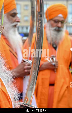 Glasgow, UK. 07 Apr, 2019. Sikhs in Glasgow feiert das Festival der Vaisakhi (oder Baisakhi) mit einem bunten Nagar Kirtan parade Verarbeitung rund um die Stadt vier oder Sikh Sikh Tempel. Credit: Kay Roxby/Alamy leben Nachrichten Stockfoto