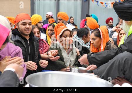 Glasgow, UK. 07 Apr, 2019. Sikhs in Glasgow feiert das Festival der Vaisakhi (oder Baisakhi) mit einem bunten Nagar Kirtan parade Verarbeitung rund um die Stadt vier oder Sikh Sikh Tempel. Credit: Kay Roxby/Alamy leben Nachrichten Stockfoto