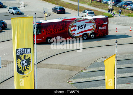 Arnheim, 07-04-2019, GelreDome, Saison 2018 / 2019, Eredivisie, Ankunft der PSV-Bus vor dem Spiel Vitesse - PSV Stockfoto