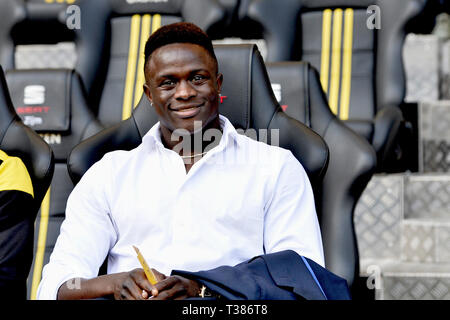 Arnheim, 07-04-2019, GelreDome, Saison 2018 / 2019, Eredivisie, Vitesse player Hilary Gong verletzt für das Spiel Vitesse - PSV Stockfoto