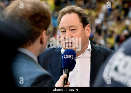 Arnheim, 07-04-2019, GelreDome, Saison 2018 / 2019, Eredivisie, interview FOX Sports mit Vitesse Trainer Leonid Slutskiy vor dem Spiel Vitesse - PSV Stockfoto