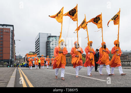 Glasgow, Schottland, Großbritannien. 7. April 2019. Sikhs in Glasgow feiert das Festival der Vaisakhi (oder Baisakhi) mit einem bunten Nagar Kirtan Parade aound der Stadt vier oder Sikh Sikh Tempel. Credit: Kay Roxby/Alamy leben Nachrichten Stockfoto