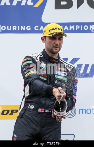 Longfield, UK. 07 Apr, 2019. Andrew Jordan in der BMW Pirtek Racing BMW 330 i m Sport auf seiner Weise zum Gewinnen Runde 2 der British Touring Car Championship in Brands Hatch, Longfield, England am 7. April 2019. Foto von Ken Funken. Nur die redaktionelle Nutzung, eine Lizenz für die gewerbliche Nutzung erforderlich. Keine Verwendung in Wetten, Spiele oder einer einzelnen Verein/Liga/player Publikationen. Credit: UK Sport Pics Ltd/Alamy leben Nachrichten Stockfoto