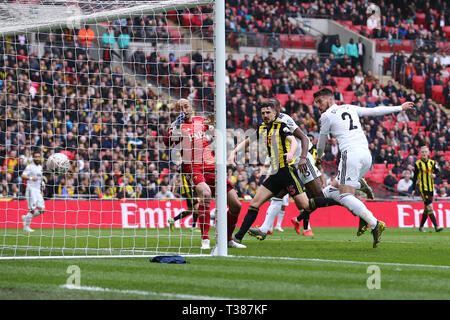 London, Großbritannien. 7 Apr, 2019. Matt Doherty von Wolverhampton Wanderers Kerben seine Seiten erstes Ziel der FA Cup Semi Final Match zwischen Watford und Wolverhampton Wanderers im Wembley Stadion, London am Sonntag, den 7. April 2019. (Credit: Leila Coker | MI Nachrichten) nur die redaktionelle Nutzung, eine Lizenz für die gewerbliche Nutzung erforderlich. Keine Verwendung in Wetten, Spiele oder einer einzelnen Verein/Liga/player Publikationen. Credit: MI Nachrichten & Sport/Alamy leben Nachrichten Stockfoto