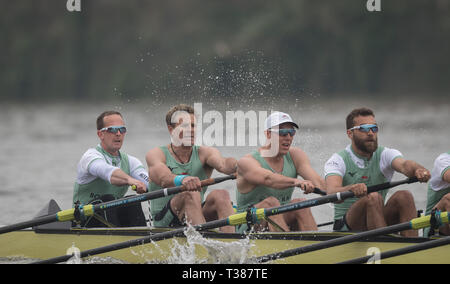 London, Großbritannien. 7. Apr 2019. Oxford University Boat Club (OUBC) vs Cambridge University Boat Club (CUBC) Blau Crews. OUBC Blau Crew (Dunkelblau Shirts): - Bug: Charlie Pearson, 2: Ben Landis, 3: Achim Harzheim, 4: Patrick Sullivan, 5: Tobias Schroder, 6: Felix Drinkall, 7: Charlie Buchanan, Schlaganfall: Augustin Wambersie. CUBC Blau Crew (Hellblau T-shirts): - Bug: Dave Bell, 2: James Cracknell, 3: Grant Bitler, 4: Dara Alizadeh, 5: Callum Sullivan, 6: Sam Hookway, 7: Freddie Davidson, Schlaganfall: Natan Wegrzycki-Szymczyk. Credit: Duncan Grove FRP/Alamy Leben Nachrichten. Stockfoto