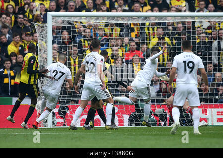 London, Großbritannien. 07 Apr, 2019. Matt Doherty von Wolverhampton Wanderers Kerben seine Seiten 1. Ziel während der FA Cup Semi Final Match zwischen Watford und Wolverhampton Wanderers im Wembley Stadium am 7. April 2019 in London, England. Nur die redaktionelle Nutzung, eine Lizenz für die gewerbliche Nutzung erforderlich. Keine Verwendung in Wetten, Spiele oder einer einzelnen Verein/Liga/player Veröffentlichung. Nur die redaktionelle Nutzung, eine Lizenz für die gewerbliche Nutzung erforderlich. Keine Verwendung in Wetten, Spiele oder einer einzelnen Verein/Liga/player Veröffentlichung. (Foto von Paul Chesterton/phcimages.com) Credit: PHC Images/Alamy leben Nachrichten Stockfoto