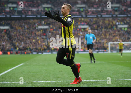 London, Großbritannien. 07 Apr, 2019. Gerard Deulofeu von Watford feiert seine Seiten 3. Ziel zählen während der FA Cup Semi Final Match zwischen Watford und Wolverhampton Wanderers im Wembley Stadium am 7. April 2019 in London, England. Nur die redaktionelle Nutzung, eine Lizenz für die gewerbliche Nutzung erforderlich. Keine Verwendung in Wetten, Spiele oder einer einzelnen Verein/Liga/player Veröffentlichung. (Foto von Paul Chesterton/phcimages.com)Editorial verwenden Sie nur, eine Lizenz für die gewerbliche Nutzung erforderlich. Keine Verwendung in Wetten, Spiele oder einer einzelnen Verein/Liga/player Veröffentlichung. Nur die redaktionelle Nutzung, eine Lizenz für die gewerbliche Nutzung erforderlich. Keine Verwendung in Wetten, gam Stockfoto