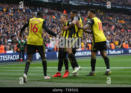 London, Großbritannien. 07 Apr, 2019. Gerard Deulofeu von Watford feiert seine Seiten 3. Ziel zählen während der FA Cup Semi Final Match zwischen Watford und Wolverhampton Wanderers im Wembley Stadium am 7. April 2019 in London, England. Nur die redaktionelle Nutzung, eine Lizenz für die gewerbliche Nutzung erforderlich. Keine Verwendung in Wetten, Spiele oder einer einzelnen Verein/Liga/player Veröffentlichung. (Foto von Paul Chesterton/phcimages.com)Editorial verwenden Sie nur, eine Lizenz für die gewerbliche Nutzung erforderlich. Keine Verwendung in Wetten, Spiele oder einer einzelnen Verein/Liga/player Veröffentlichung. Nur die redaktionelle Nutzung, eine Lizenz für die gewerbliche Nutzung erforderlich. Keine Verwendung in Wetten, gam Stockfoto
