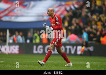 London, Großbritannien. 07 Apr, 2019. Heurelho Gomes von Watford feiert 3. Ziel seiner Seite während der FA Cup Semi Final Match zwischen Watford und Wolverhampton Wanderers im Wembley Stadium am 7. April 2019 in London, England. Nur die redaktionelle Nutzung, eine Lizenz für die gewerbliche Nutzung erforderlich. Keine Verwendung in Wetten, Spiele oder einer einzelnen Verein/Liga/player Veröffentlichung. (Foto von Paul Chesterton/phcimages.com)Editorial verwenden Sie nur, eine Lizenz für die gewerbliche Nutzung erforderlich. Keine Verwendung in Wetten, Spiele oder einer einzelnen Verein/Liga/player Veröffentlichung. Nur die redaktionelle Nutzung, eine Lizenz für die gewerbliche Nutzung erforderlich. Keine Verwendung in Wetten, Spiele oder ein Stockfoto