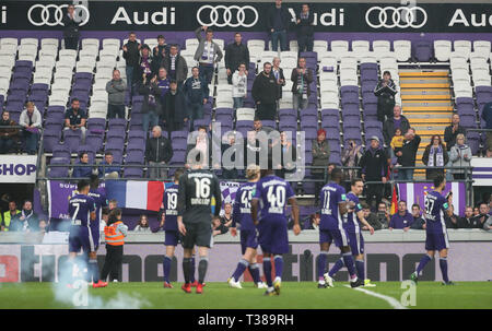 Brüssel, Belgien. 07 Apr, 2019. Brüssel, Belgien - 07 April: AnderlechtÕs Anhänger Aussehen während der Jupiler Pro League spielen arg1 Match (Tag 3) zwischen RSC Anderlecht und Royal Antwerpen Fc am 07 April, 2019 in Brüssel, Belgien. (Foto von Vincent Van Doornick/Isosport) Credit: Pro Schüsse/Alamy leben Nachrichten Stockfoto