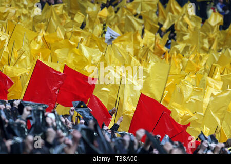 London, Großbritannien. 07 Apr, 2019. Watford Fans vor dem FA Cup Semi Final Match zwischen Watford und Wolverhampton Wanderers im Wembley Stadium am 7. April 2019 in London, England. Nur die redaktionelle Nutzung, eine Lizenz für die gewerbliche Nutzung erforderlich. Keine Verwendung in Wetten, Spiele oder einer einzelnen Verein/Liga/player Veröffentlichung. (Foto von Paul Chesterton/phcimages.com) Credit: PHC Images/Alamy leben Nachrichten Stockfoto