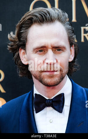 London, Großbritannien. 7. Apr 2019. Tom Hiddleston Posen auf dem roten Teppich an der Olivier Awards am Sonntag, den 7. April 2019 in der Royal Albert Hall, London. Bild von der Credit: Julie Edwards/Alamy leben Nachrichten Stockfoto