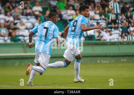 Curitiba, Brasilien. 07 Apr, 2019. PR - Curitiba - 07/04/2019 - Paranaense 2019, Coritiba x Londrina - deivid Player von Londrina feiert sein Ziel bei einem match gegen Coritiba im Estadio Couto Pereira für die Meisterschaft 2019. Foto: Gabriel Machado/AGIF AGIF/Alamy Credit: Live-Nachrichten Stockfoto