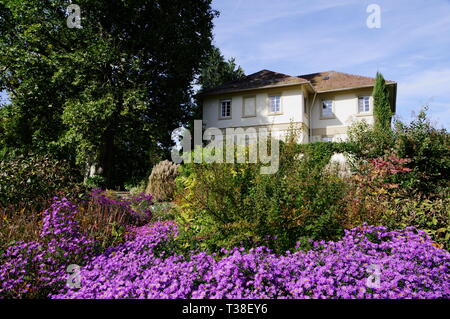 Köstliche alte Villa mit einem sehr schönen Garten Stockfoto