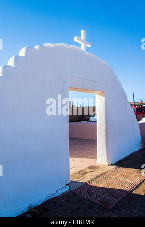 TAOS Pueblo, New Mexico/USA - November 19, 2015: Kirche San Geronimo, wiederholt zerstört seit der ersten gebaut von Spanischen kolonisieren Stockfoto
