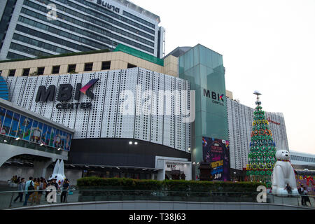 BANGKOK, THAILAND, 11. Januar 2019 - Neue MBK Einkaufszentrum nach in Bangkok, Thailand renoviert. MBK ist eines der beliebtesten Einkaufszentren in Stockfoto