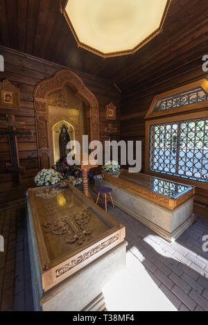 Innenraum der Kapelle St. Seraphim Vyritsky im Tempel des Kasaner Ikone der Mutter Gottes in Vyritsa, Leningradskaya Oblast. Stockfoto