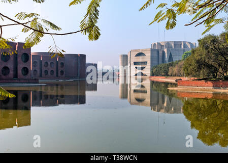 Jatiya Sangsad Bhaban (nationales Parlament) von Louis Kahn, Dhaka, Bangladesch konzipiert Stockfoto