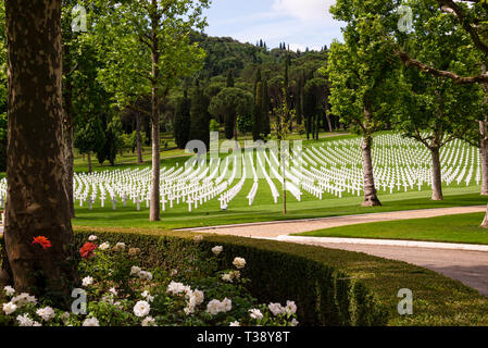 Der amerikanische Friedhof von Florenz für Amerikaner, die bei der Befreiung Italiens während des Zweiten Weltkriegs getötet wurden, heiterer Ort für gefallene Helden, Stockfoto