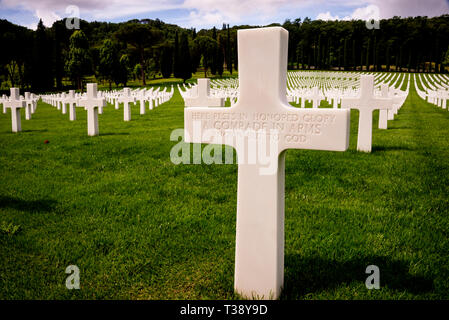 'Hier ruht in Ehren Ruhm ein Genosse in Waffen bekannt, aber Gott' Florence American Cemetery für die amerikanische gefallene Befreiung von Italien 1944. Stockfoto