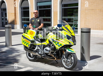 London Ambulance Service Sanitäter mit Motorrad, St Thomas Street, Bermondsey, Royal Borough von Southwark, Greater London, England, Vereinigtes Königreich Stockfoto