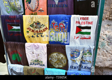 T-Shirts zum Verkauf im muslimischen Viertel Jerusalem Israel Stockfoto