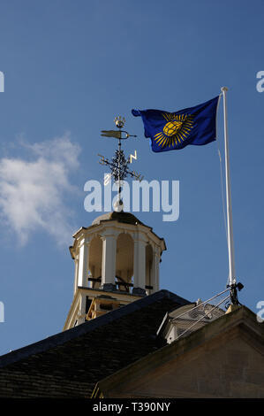 Rathaus, Brackley, Northamptonshire, wurde im Jahr 1707 durch den ersten Herzog von Bridgewater gebaut. Es hat zwei Geschichten, ein Walmdach und Kuppel. Stockfoto