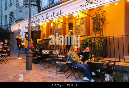 Im Jahre 1672 gegründet, ist das Restaurant Le Relais De La Butte in Montmartre im 18. Bezirk von Paris, Frankreich. Stockfoto