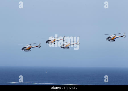 VIGO - SPANIEN. International Air Festival von Vigo. Spanische Luftwaffe Eurocopter EC-120B Colibri Helikopter aus die Patrulla Aspa display Team durchführen Stockfoto