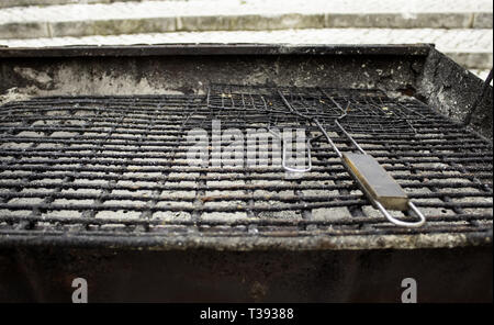 Feuer in der Schmiede, Detail der Arbeit mit Bügeleisen, Industrie Stockfoto