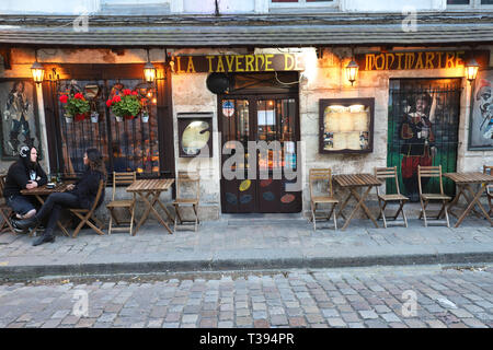 Die traditionellen französischen Restaurant La Taverne de Montmartre in Montmartre im 18. Bezirk von Paris, Frankreich. Stockfoto