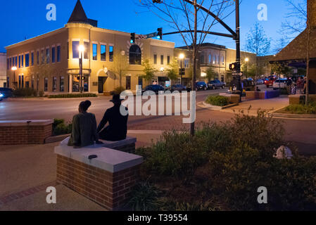 In der historischen Innenstadt von Tupelo, Mississippi Dämmerung. (USA) Stockfoto