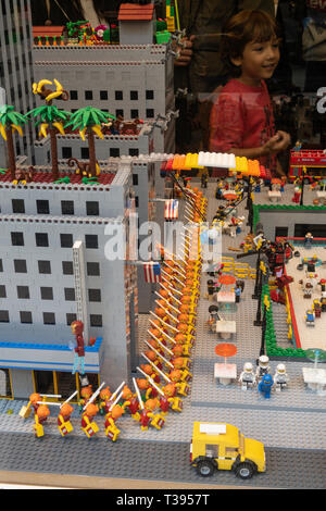 LEGO Spielzeug Plastikziegelsteine Display, LEGO Store, NYC Stockfoto
