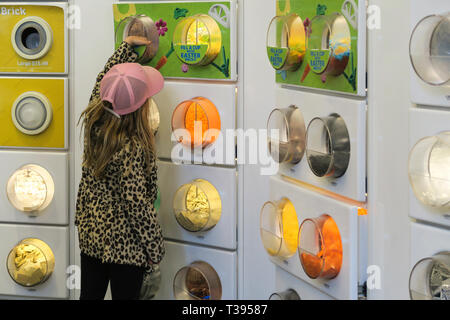 LEGO Spielzeug Plastikziegelsteine Display, LEGO Store, NYC Stockfoto